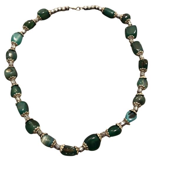 Handmade green and silver beaded necklace - Picture 1 of 4